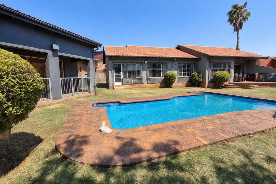 6 Bedroom Property for Sale in Dalpark Gauteng