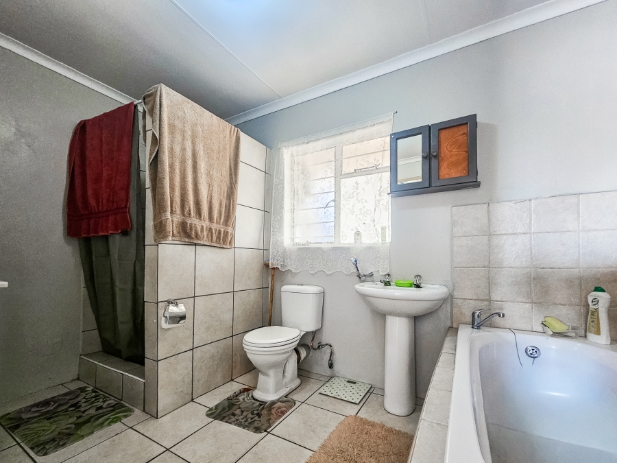 2 Bedroom Property for Sale in Kameeldrift East Gauteng