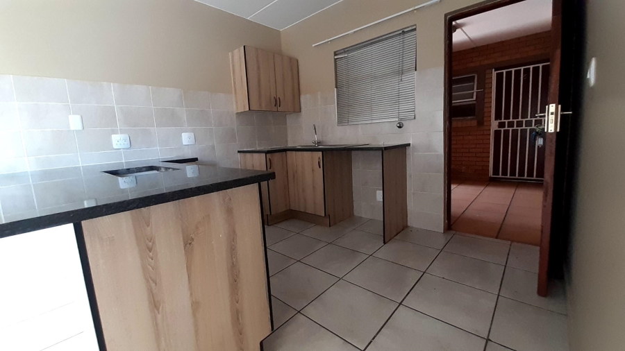 To Let 2 Bedroom Property for Rent in Radiokop Gauteng