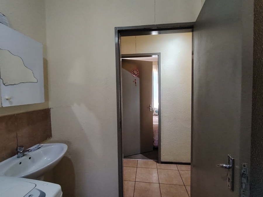 To Let 3 Bedroom Property for Rent in Lotus Gardens Gauteng