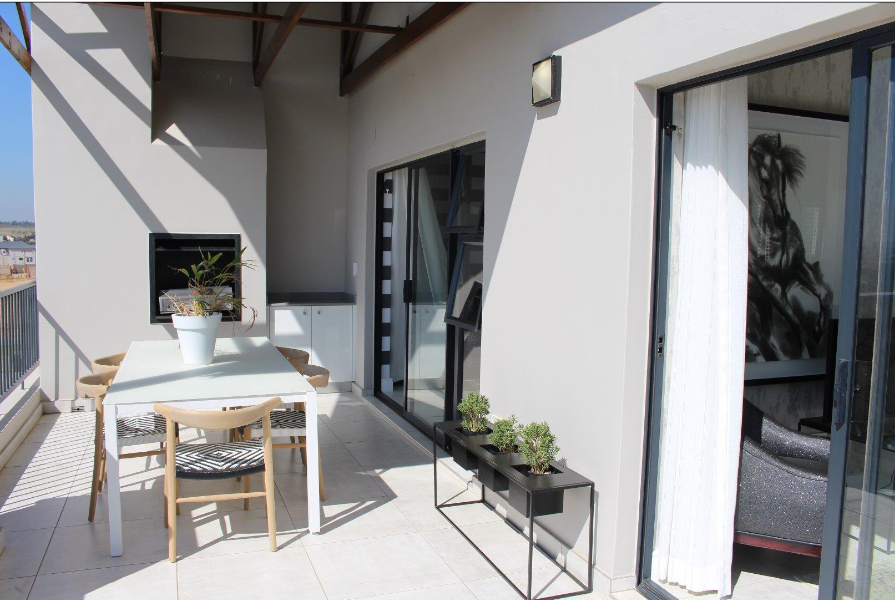 To Let 2 Bedroom Property for Rent in The Polofields Gauteng