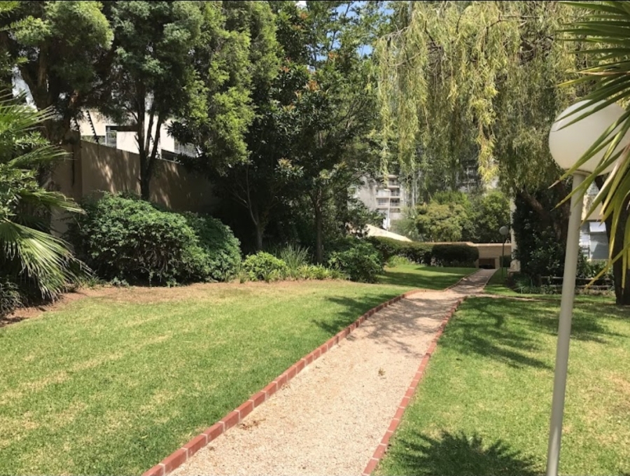 To Let 2 Bedroom Property for Rent in Sandhurst Gauteng