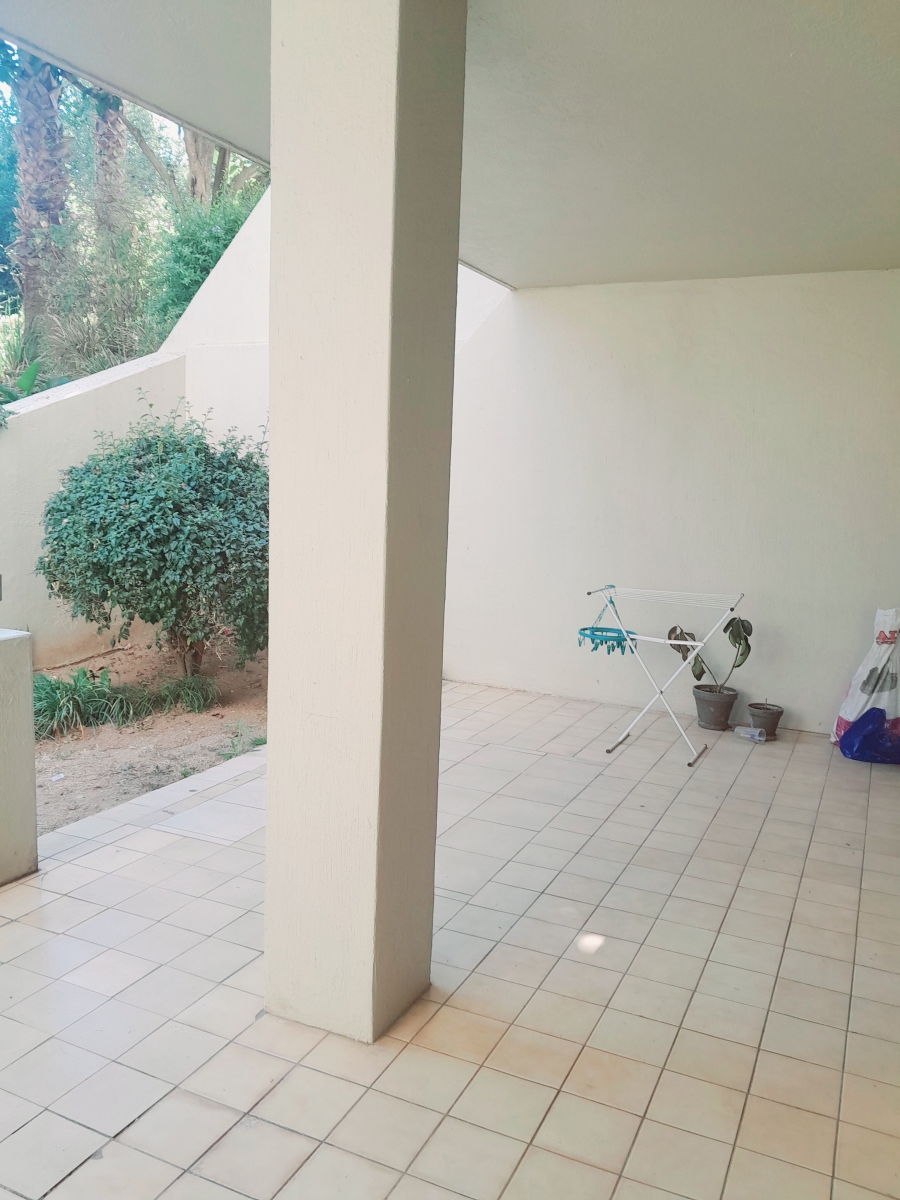 To Let 2 Bedroom Property for Rent in Sandhurst Gauteng