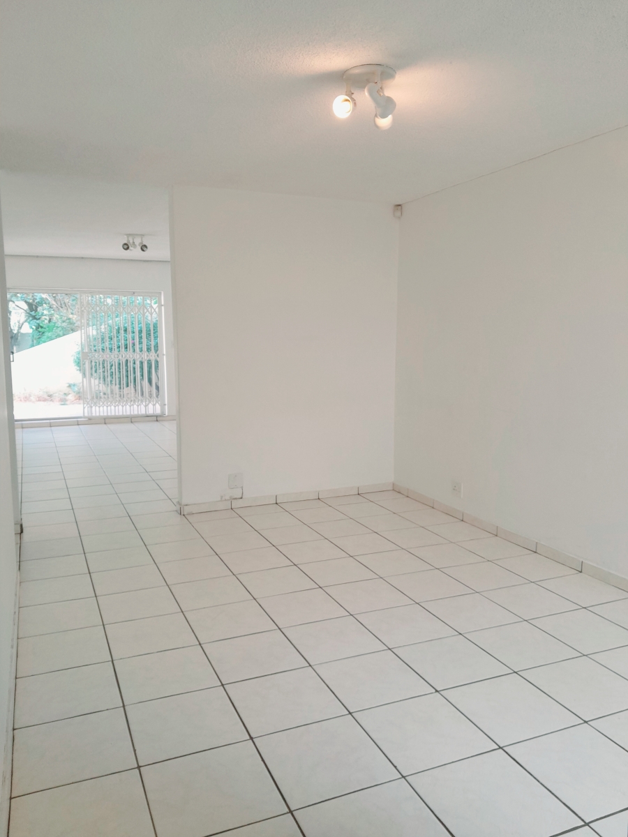 To Let 2 Bedroom Property for Rent in Sandhurst Gauteng