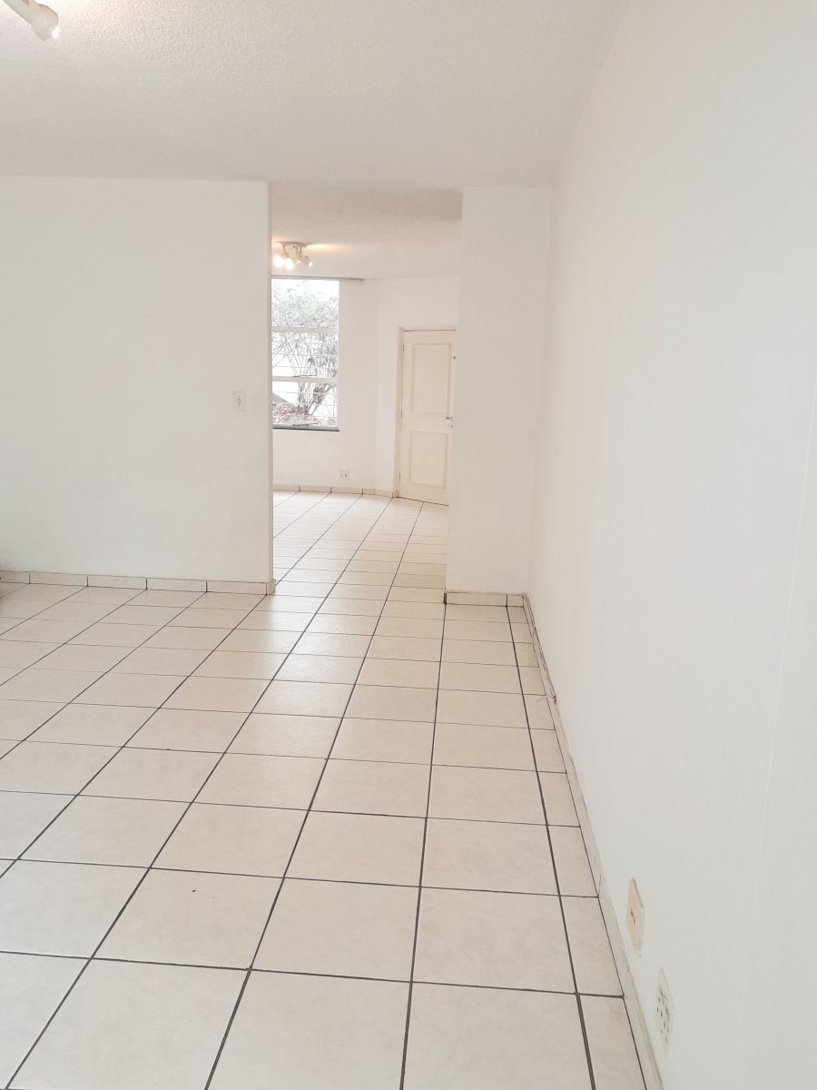 To Let 2 Bedroom Property for Rent in Sandhurst Gauteng