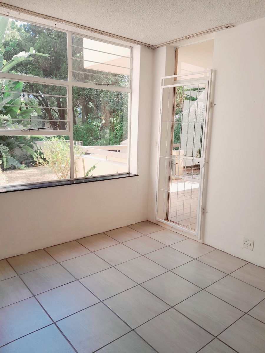 To Let 2 Bedroom Property for Rent in Sandhurst Gauteng