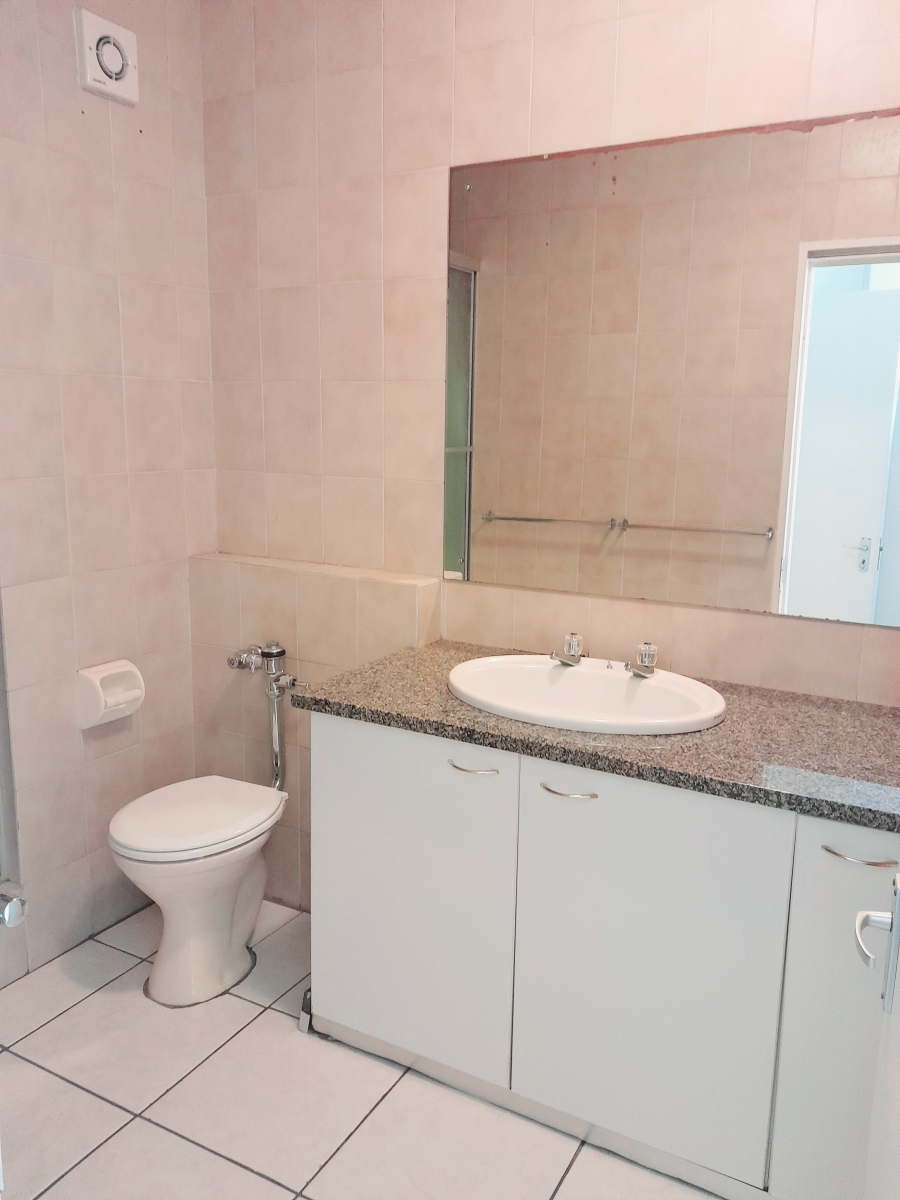 To Let 2 Bedroom Property for Rent in Sandhurst Gauteng