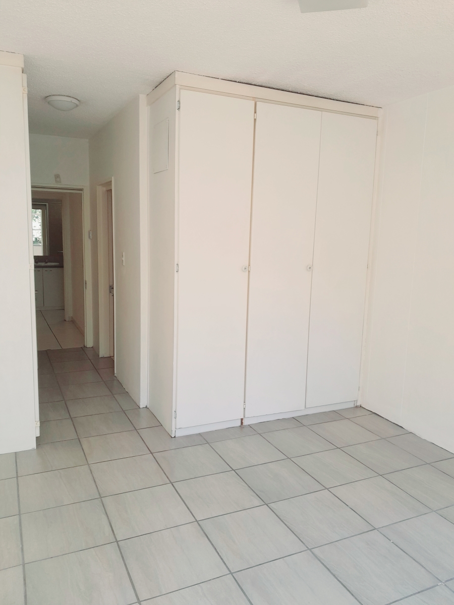 To Let 2 Bedroom Property for Rent in Sandhurst Gauteng