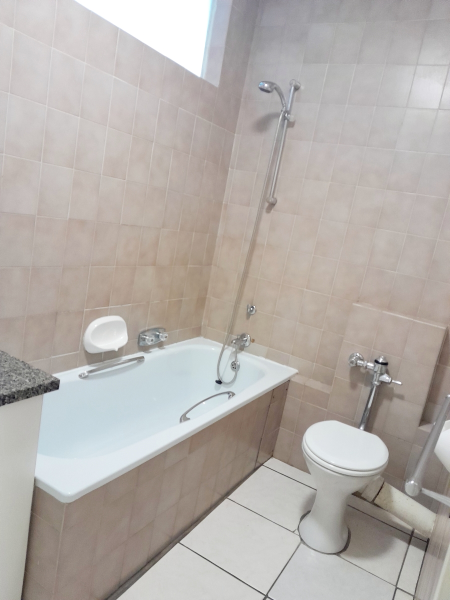 To Let 2 Bedroom Property for Rent in Sandhurst Gauteng