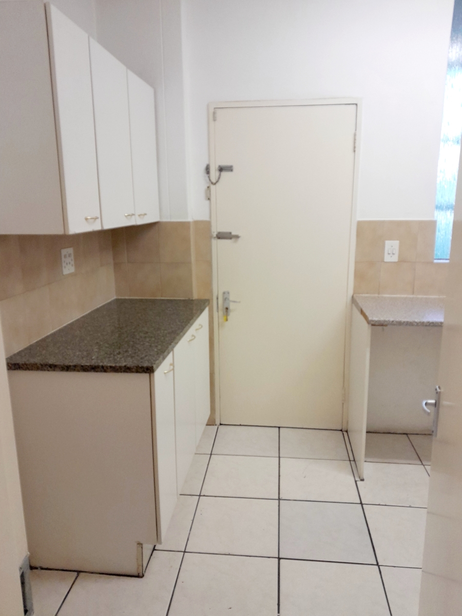 To Let 2 Bedroom Property for Rent in Sandhurst Gauteng