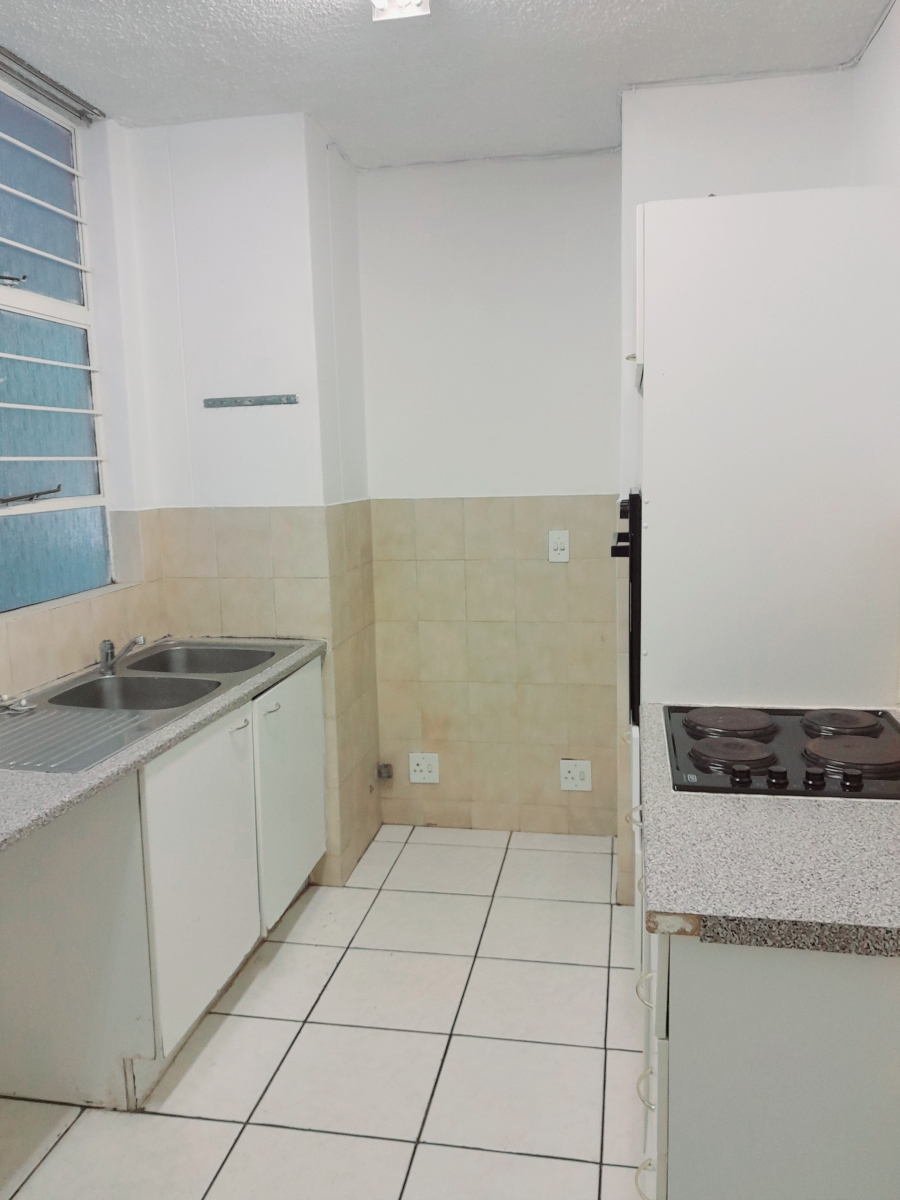 To Let 2 Bedroom Property for Rent in Sandhurst Gauteng