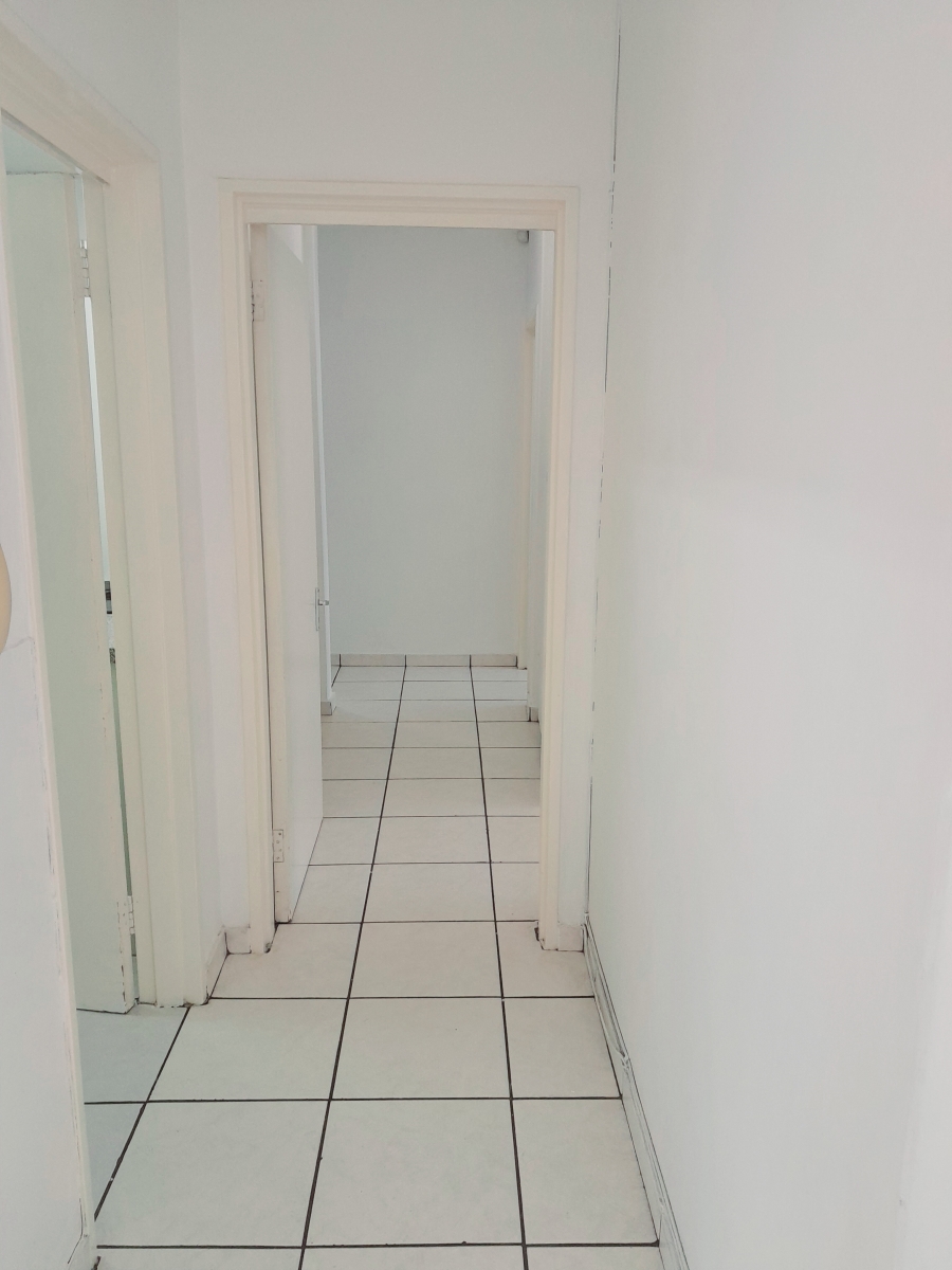 To Let 2 Bedroom Property for Rent in Sandhurst Gauteng
