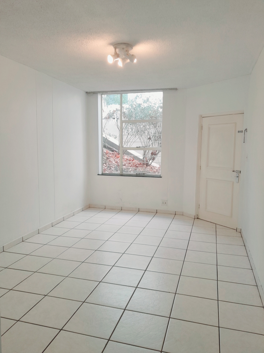 To Let 2 Bedroom Property for Rent in Sandhurst Gauteng