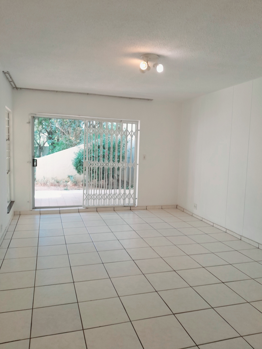 To Let 2 Bedroom Property for Rent in Sandhurst Gauteng