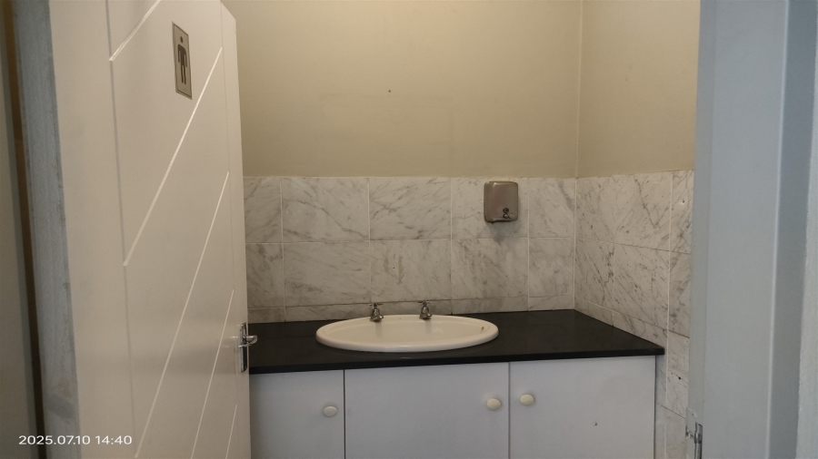 To Let Commercial Property for Rent in Strijdom Park Gauteng