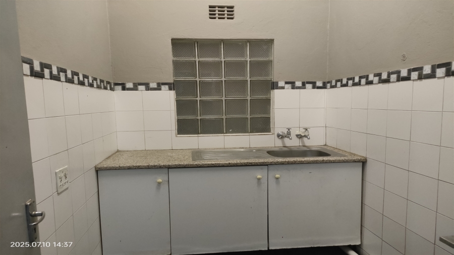 To Let Commercial Property for Rent in Strijdom Park Gauteng