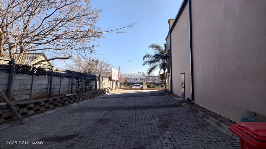 To Let Commercial Property for Rent in Strijdom Park Gauteng