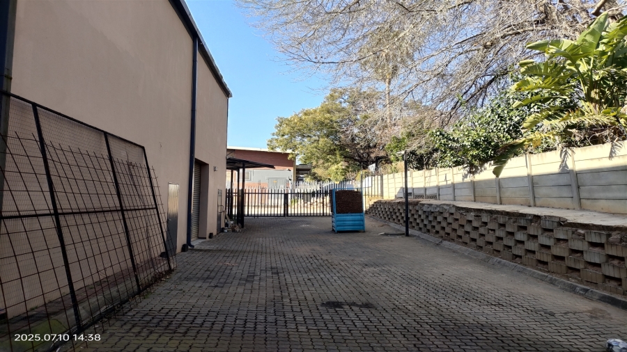 To Let Commercial Property for Rent in Strijdom Park Gauteng
