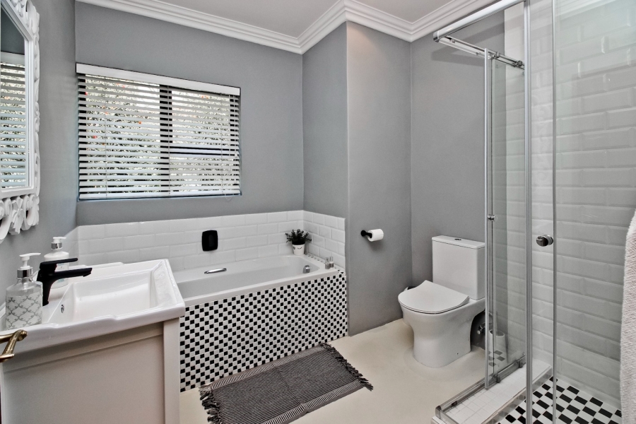 5 Bedroom Property for Sale in Dainfern Valley Gauteng