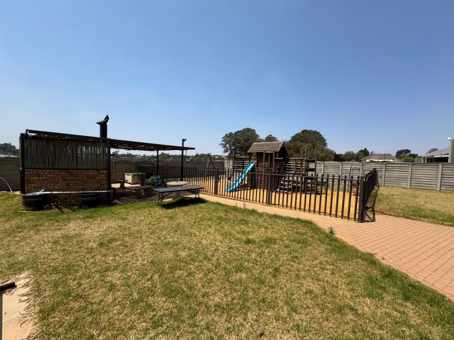 To Let 3 Bedroom Property for Rent in Rand Collieries Gauteng