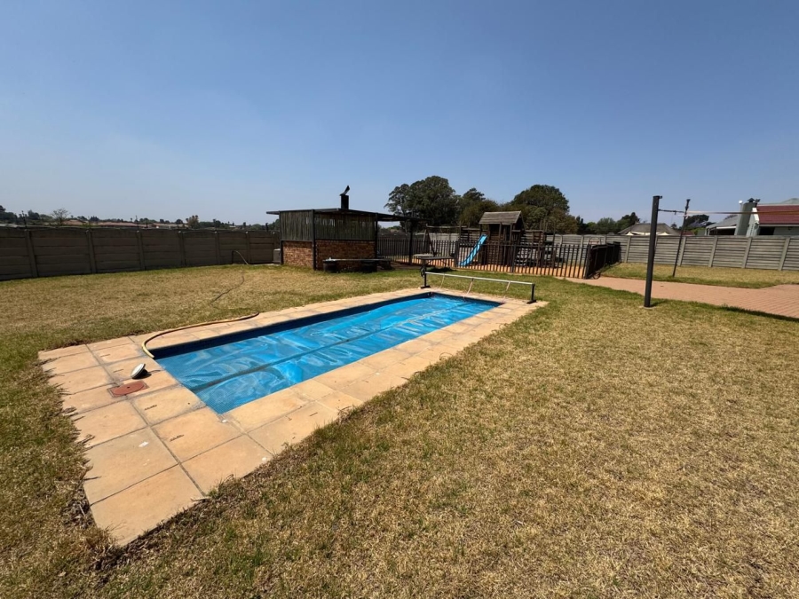 To Let 3 Bedroom Property for Rent in Rand Collieries Gauteng