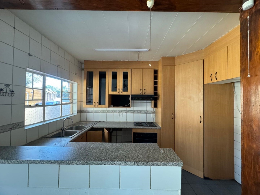 To Let 2 Bedroom Property for Rent in Parkhill Gardens Gauteng