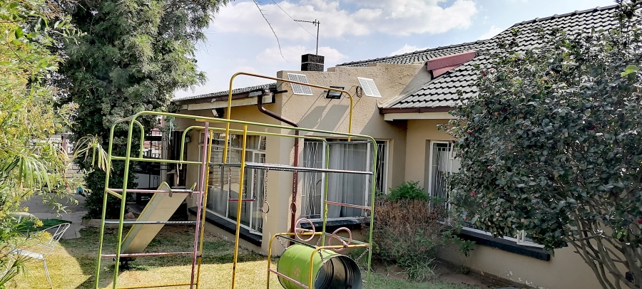 5 Bedroom Property for Sale in Discovery Gauteng