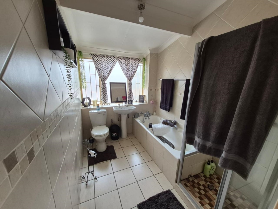 2 Bedroom Property for Sale in Sinoville Gauteng