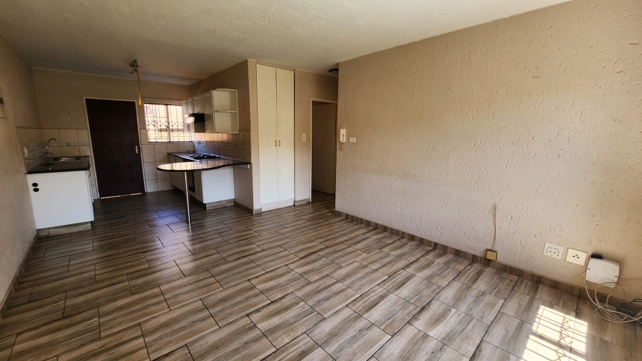 To Let 2 Bedroom Property for Rent in Kenleaf Gauteng