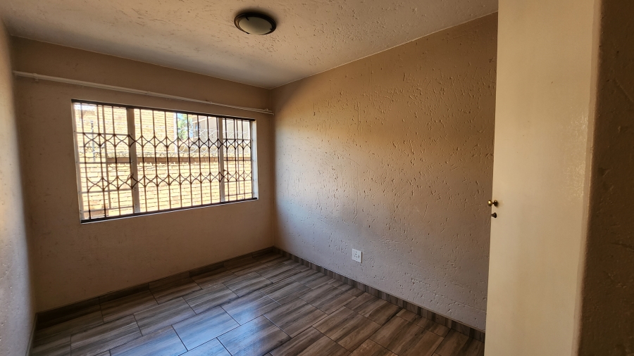 To Let 2 Bedroom Property for Rent in Kenleaf Gauteng