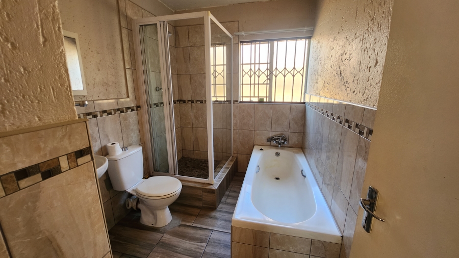To Let 2 Bedroom Property for Rent in Kenleaf Gauteng