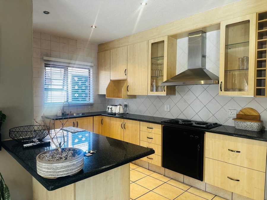 To Let 3 Bedroom Property for Rent in Sonneveld Gauteng