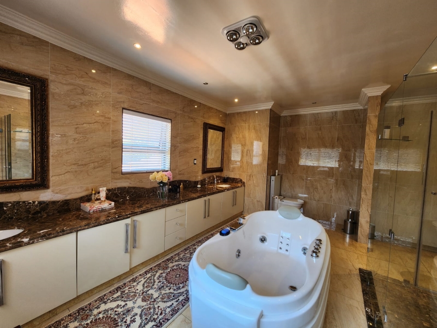 6 Bedroom Property for Sale in Helderwyk Gauteng