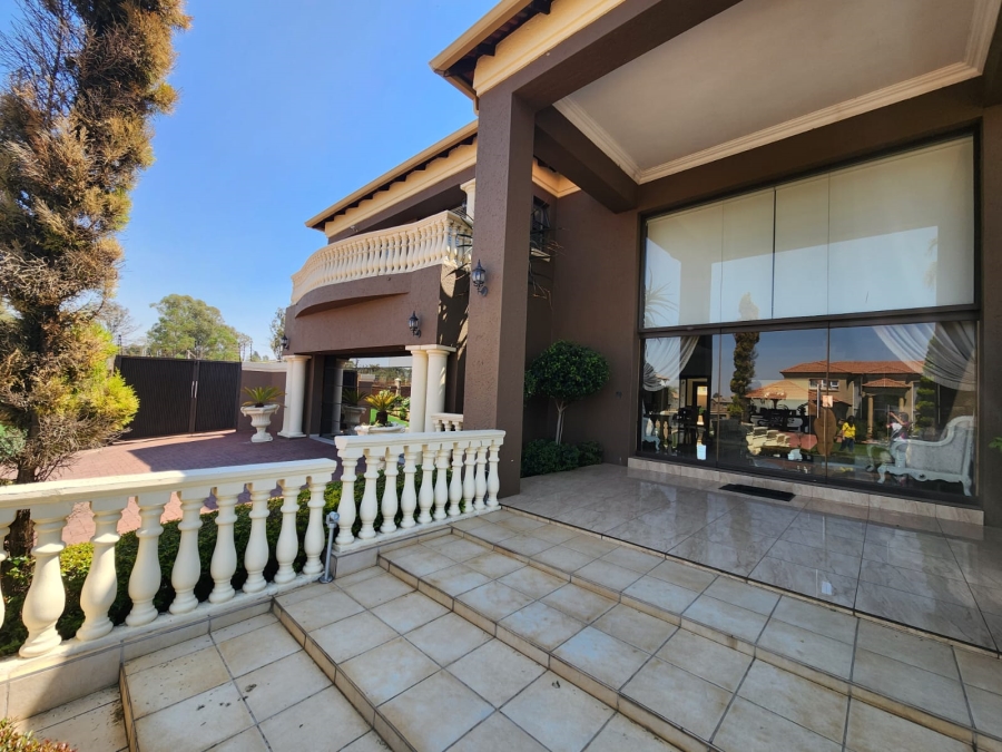 6 Bedroom Property for Sale in Helderwyk Gauteng