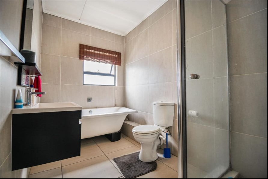 To Let 3 Bedroom Property for Rent in Greenstone Hill Gauteng