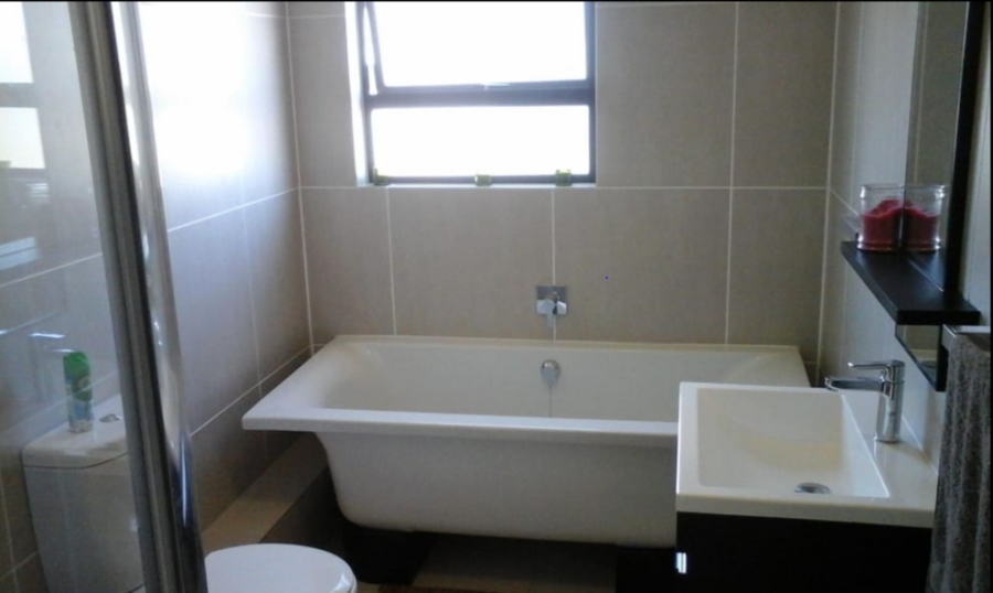 To Let 3 Bedroom Property for Rent in Greenstone Hill Gauteng