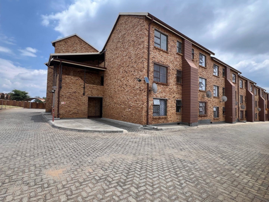 To Let 1 Bedroom Property for Rent in Honeydew Gauteng