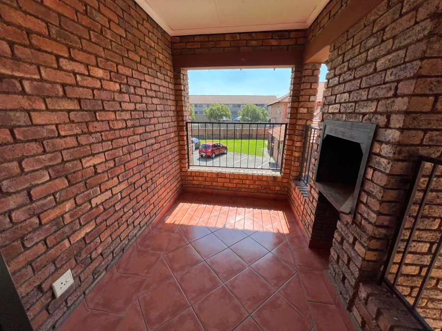 To Let 2 Bedroom Property for Rent in Edleen Gauteng