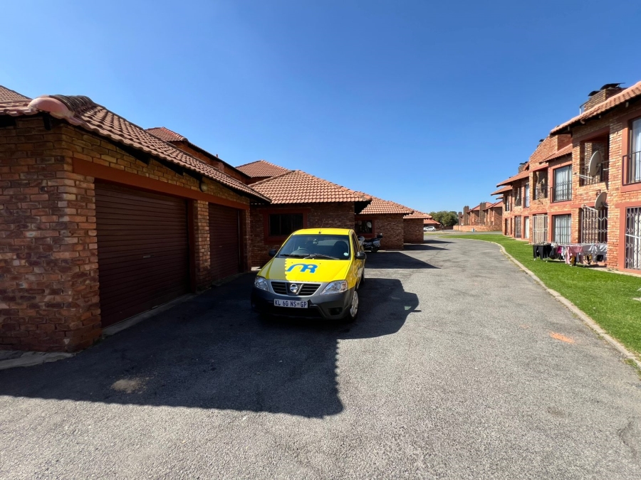 To Let 2 Bedroom Property for Rent in Edleen Gauteng