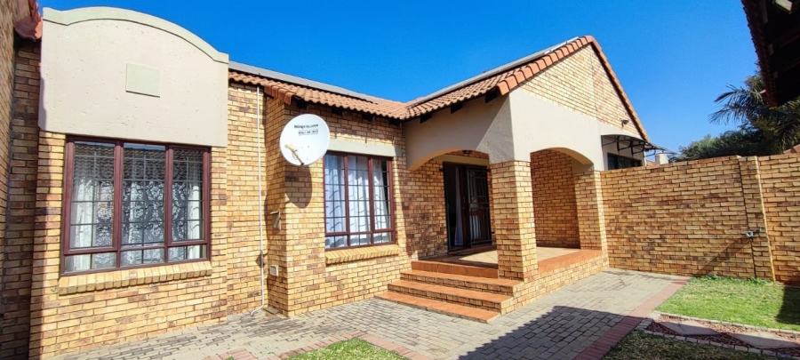 To Let 2 Bedroom Property for Rent in Monavoni Gauteng