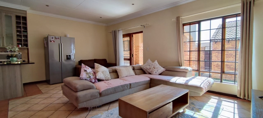 To Let 2 Bedroom Property for Rent in Monavoni Gauteng