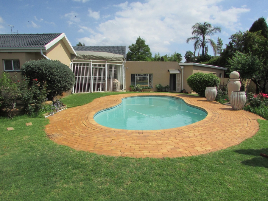 5 Bedroom Property for Sale in Greenhills Gauteng