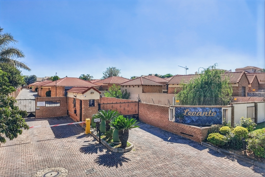 2 Bedroom Property for Sale in Halfway Gardens Gauteng