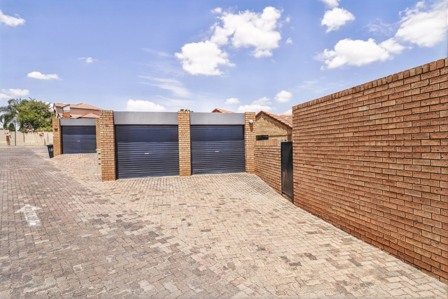 2 Bedroom Property for Sale in Halfway Gardens Gauteng