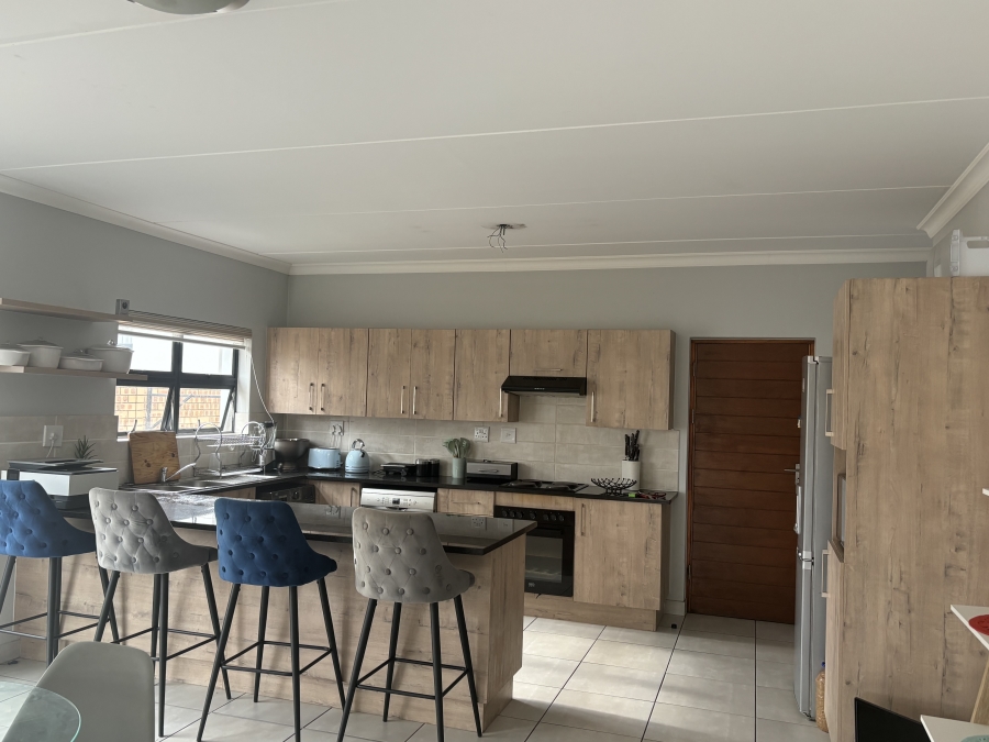 To Let 3 Bedroom Property for Rent in Thatchfield Ridge Gauteng