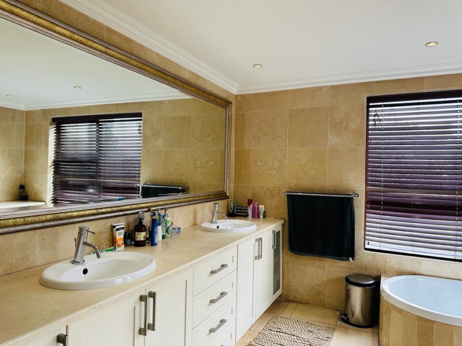 To Let 5 Bedroom Property for Rent in Bryanston Gauteng