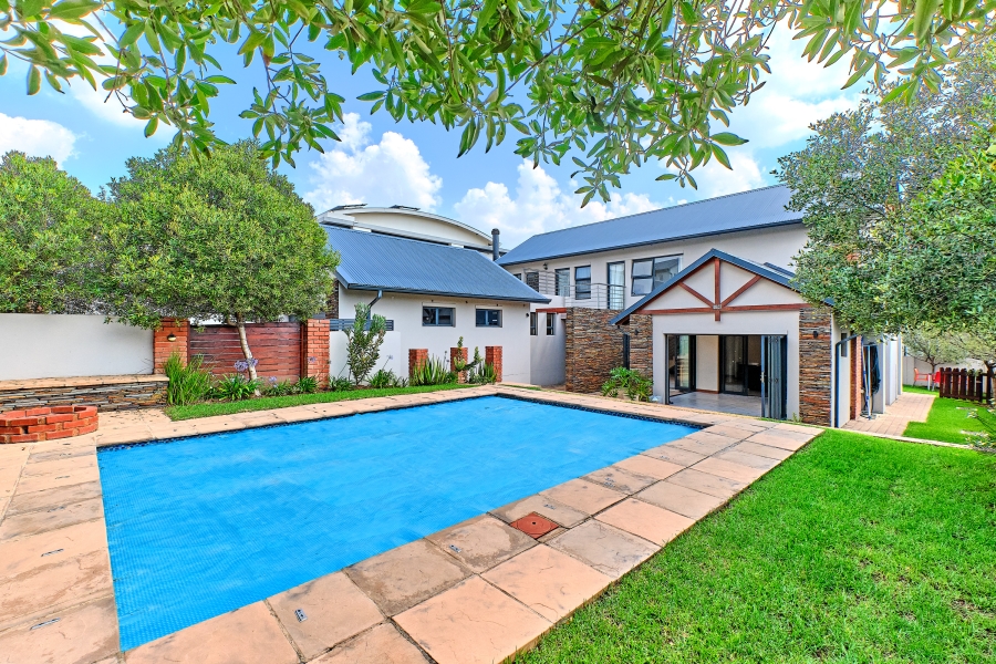 To Let 4 Bedroom Property for Rent in Waterfall Country Village Gauteng