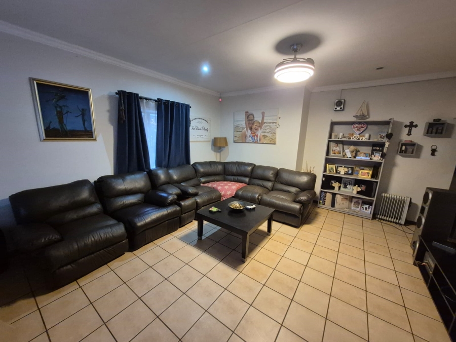 To Let 3 Bedroom Property for Rent in Moregloed Gauteng