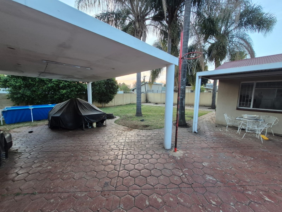 To Let 3 Bedroom Property for Rent in Moregloed Gauteng