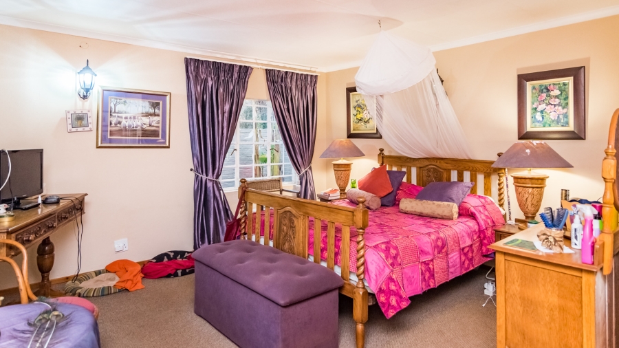 6 Bedroom Property for Sale in Protea Ridge Gauteng
